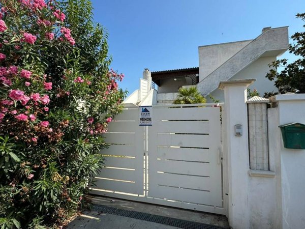 casa indipendente in vendita a Gallipoli in zona Baia Verde