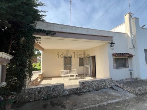 casa indipendente in vendita a Gallipoli in zona Baia Verde