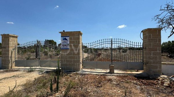casa indipendente in vendita a Gallipoli in zona Baia Verde