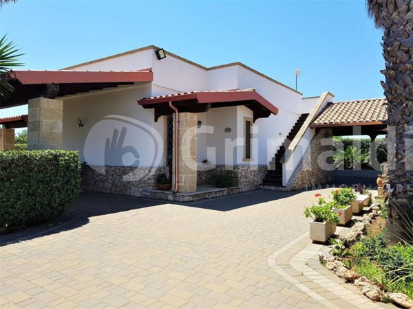 casa indipendente in vendita a Gallipoli in zona Baia Verde