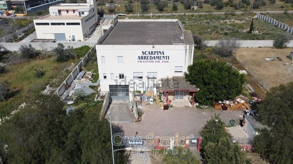 locale commerciale in vendita a Gallipoli in zona Baia Verde