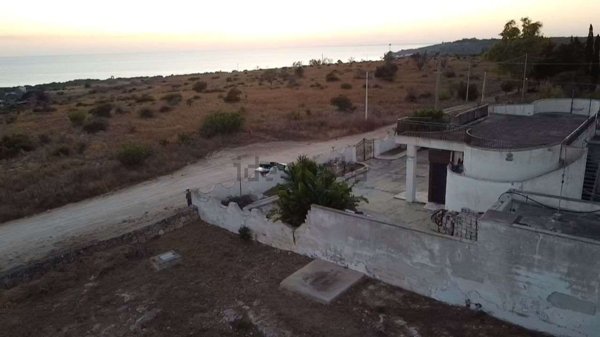 casa indipendente in vendita a Gallipoli in zona Baia Verde