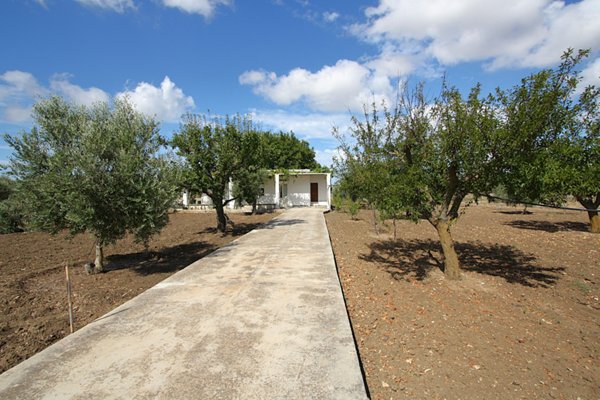 locale commerciale in vendita a Gallipoli in zona Baia Verde
