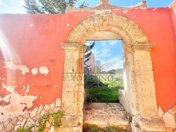 intera palazzina in vendita a Gallipoli in zona Baia Verde