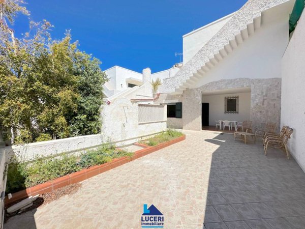 casa indipendente in vendita a Gallipoli in zona Baia Verde