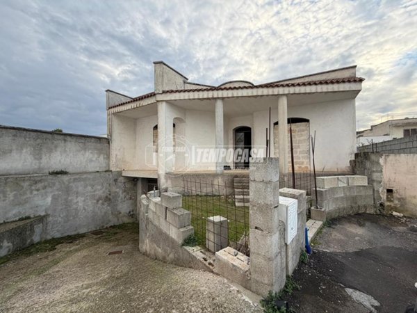 casa indipendente in vendita a Giuggianello