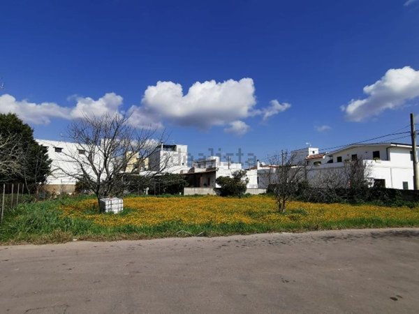 terreno edificabile in vendita a Giuggianello