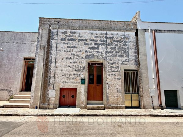 casa indipendente in vendita a Giuggianello