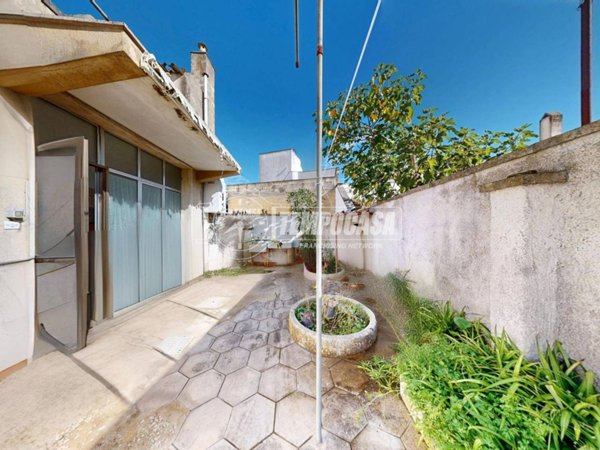 casa indipendente in vendita a Giuggianello