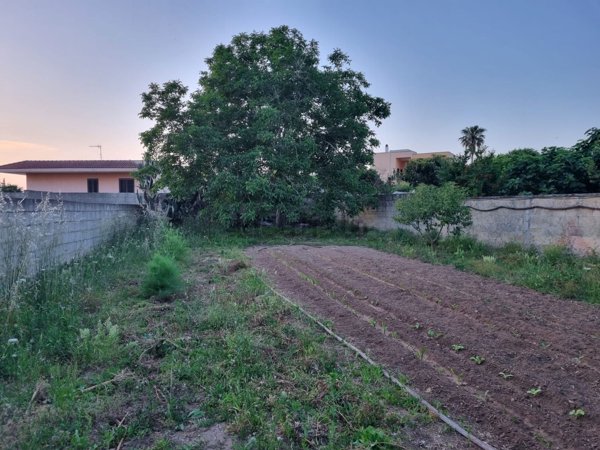 casa indipendente in vendita a Giuggianello
