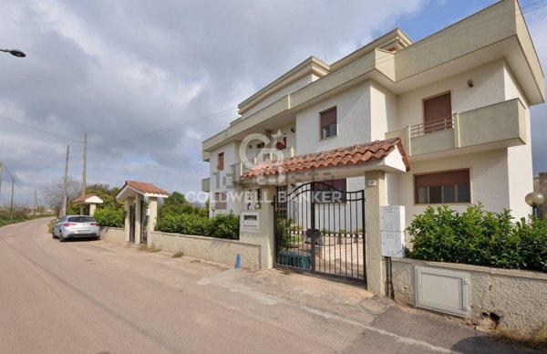 casa indipendente in vendita a Giuggianello