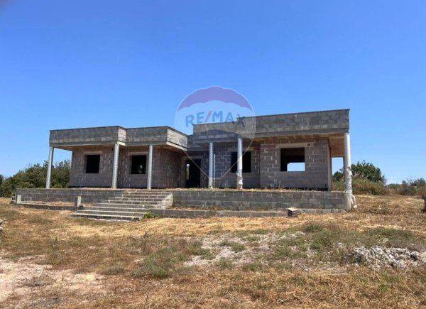casa indipendente in vendita a Giurdignano