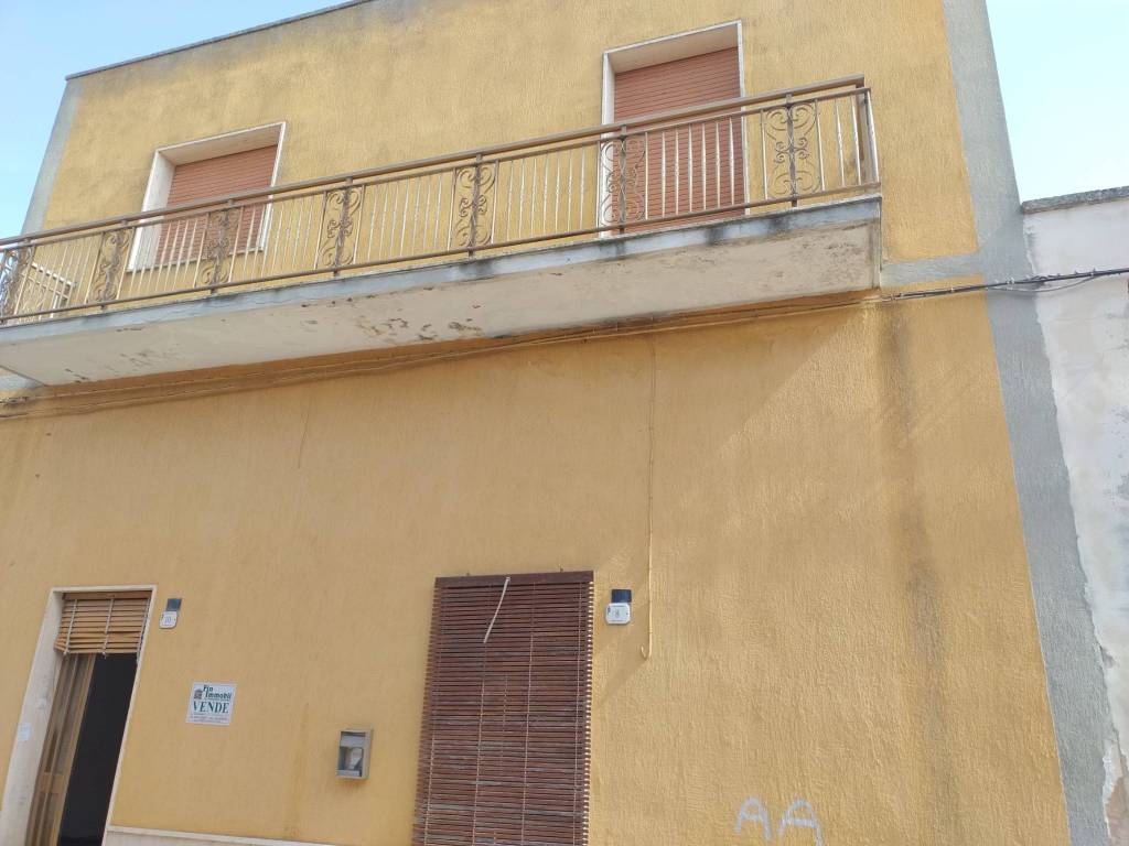 casa indipendente in vendita a Guagnano in zona Villa Baldassarri