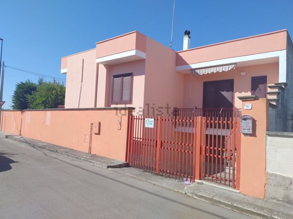 casa indipendente in vendita a Guagnano