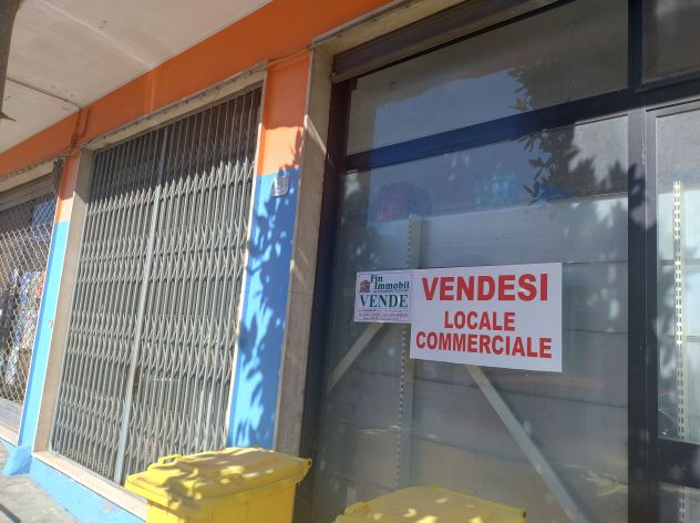 locale commerciale in vendita a Guagnano