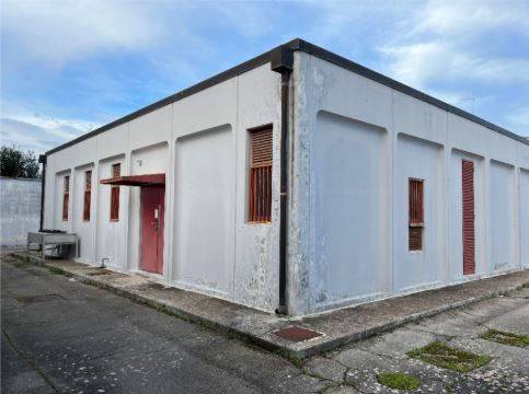 locale commerciale in vendita a Guagnano