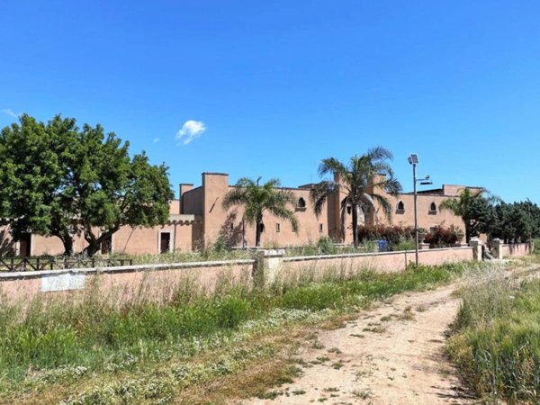 intera palazzina in vendita a Guagnano