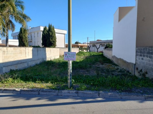 terreno in vendita a Guagnano