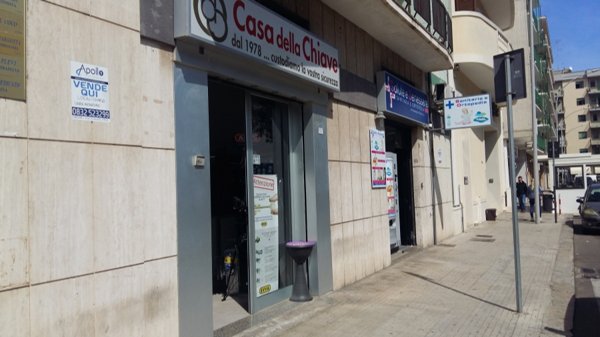 locale commerciale in vendita a Lecce in zona Centro Città