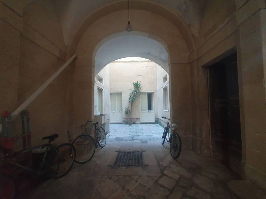 intera palazzina in vendita a Lecce in zona Centro Città