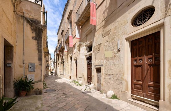 negozio in vendita a Lecce in zona Centro Città