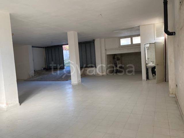 locale commerciale in vendita a Lecce in zona Aria Sana