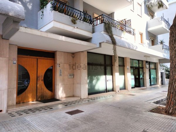 locale commerciale in vendita a Lecce in zona Partigiani