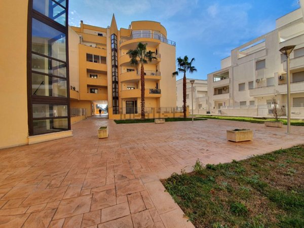 locale commerciale in vendita a Lecce