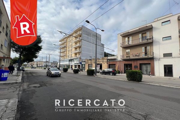 locale commerciale in vendita a Lecce in zona Santa Rosa