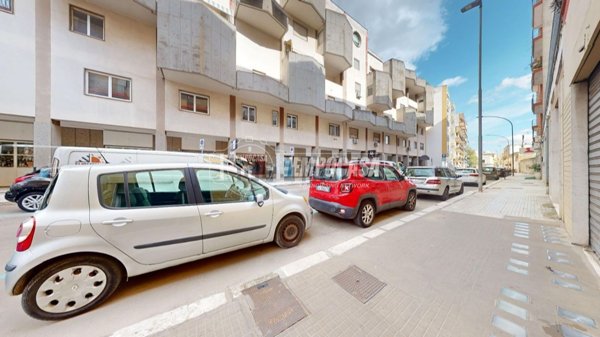 locale commerciale in vendita a Lecce in zona Ariosto