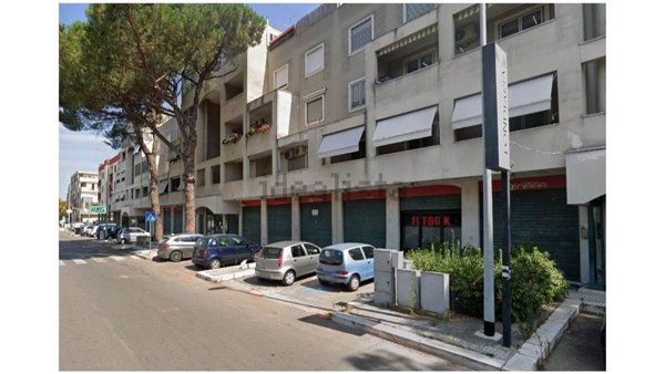 locale commerciale in vendita a Lecce