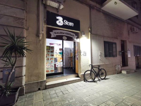 locale commerciale in vendita a Lecce in zona Rudiae