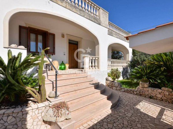 casa indipendente in vendita a Lecce in zona Leuca