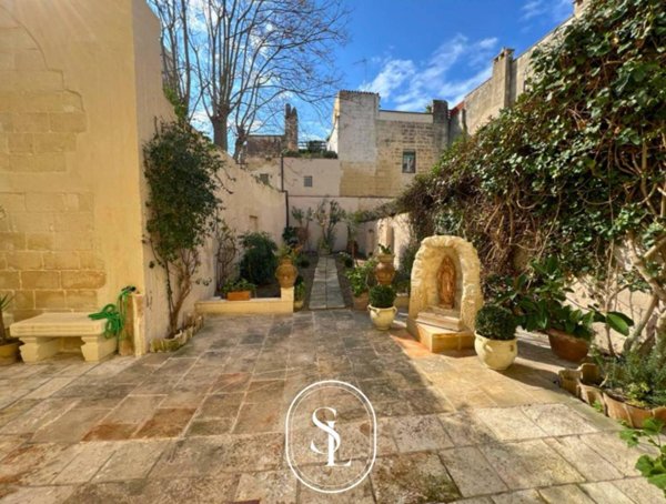 casa indipendente in vendita a Lecce in zona Centro Città
