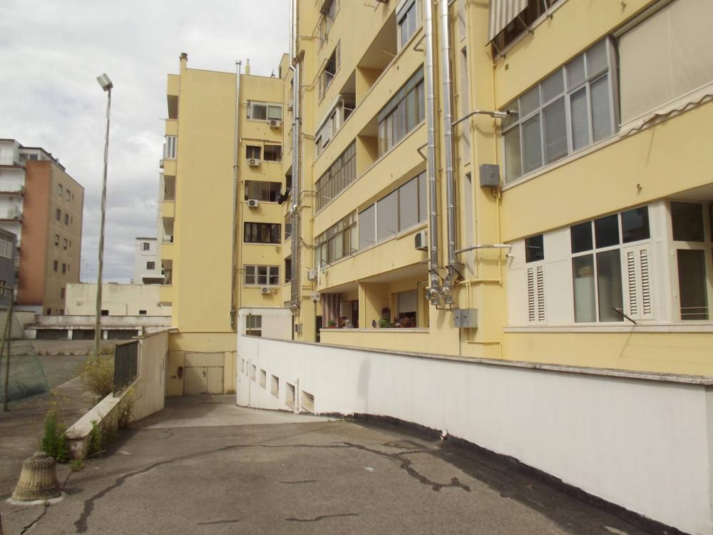 locale di sgombero in vendita a Lecce in zona Ariosto