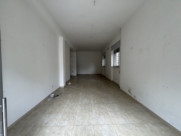 locale commerciale in vendita a Lecce