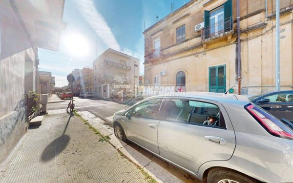 locale commerciale in vendita a Lecce in zona Leuca