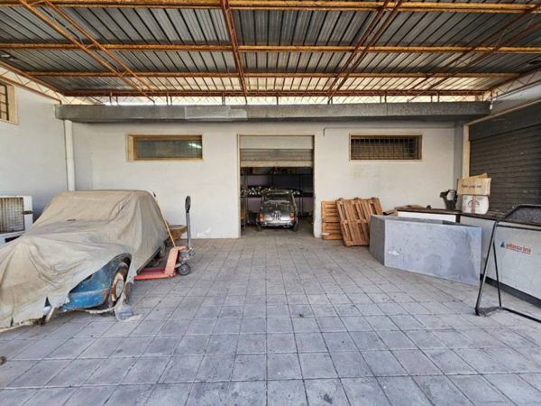 locale commerciale in vendita a Lecce in zona Rudiae
