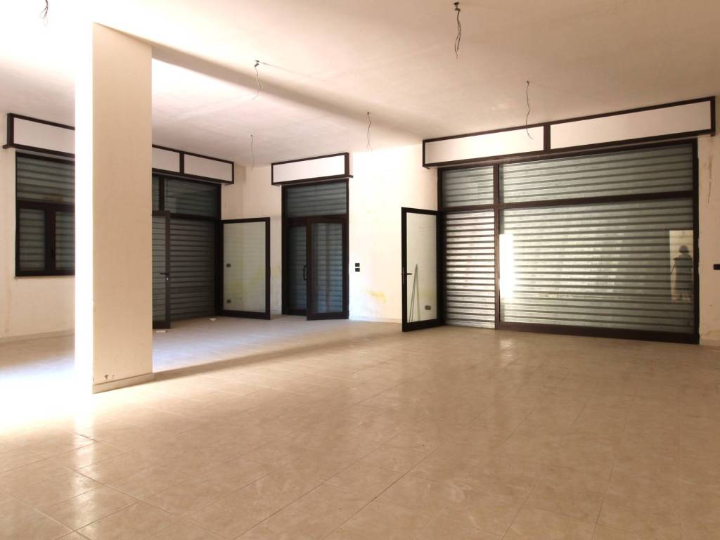 negozio in vendita a Lecce in zona Rudiae