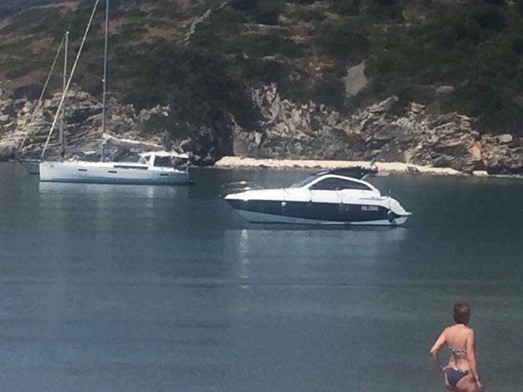 intera palazzina in vendita a Lecce in zona Frigole