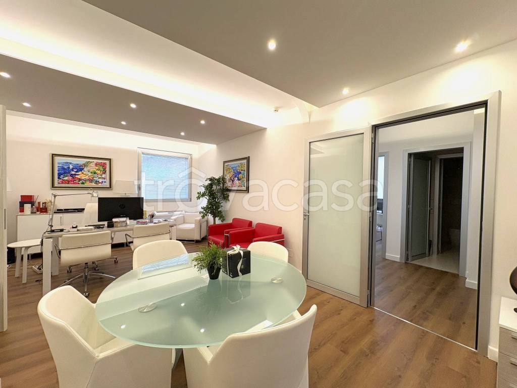 ufficio in vendita a Lecce in zona Stadio