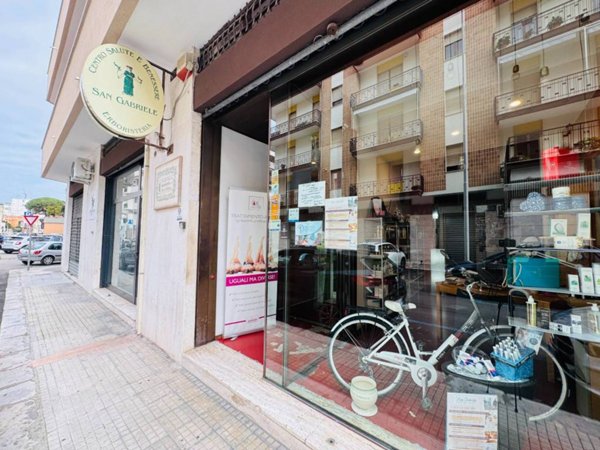 negozio in vendita a Lecce in zona Ariosto