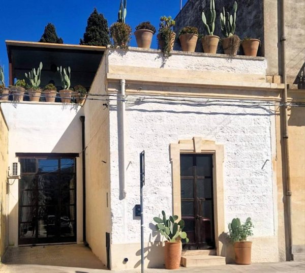 casa indipendente in vendita a Lecce in zona Borgo Pace