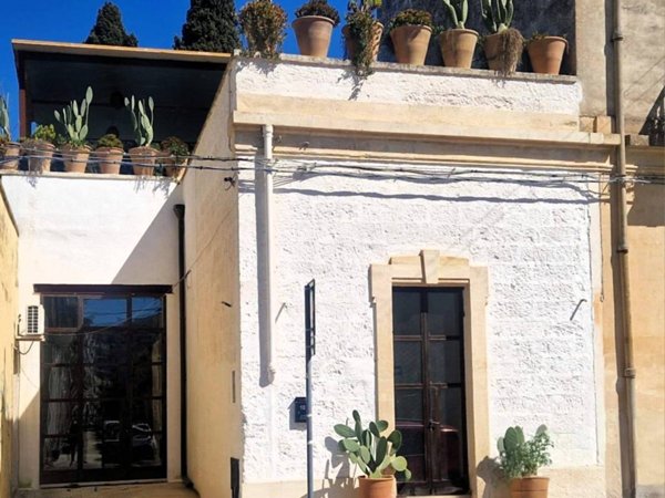casa indipendente in vendita a Lecce in zona Borgo Pace