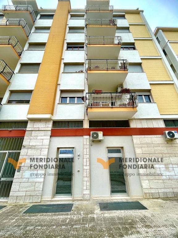 ufficio in vendita a Lecce in zona Rudiae