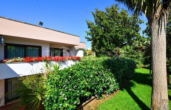 casa indipendente in vendita a Lecce in zona Centro Città