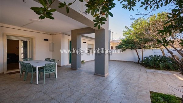 casa indipendente in vendita a Lecce in zona Casalabate