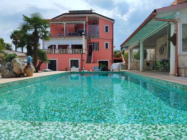 casa indipendente in vendita a Lecce in zona Santa Rosa