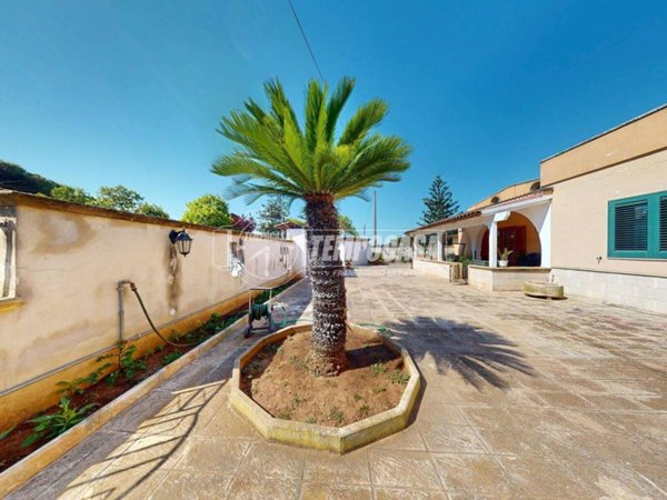 casa indipendente in vendita a Lecce in zona Torre Chianca