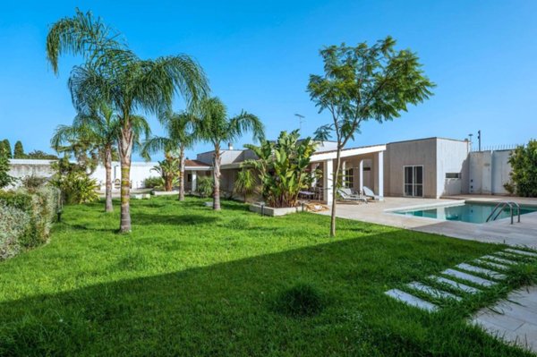 casa indipendente in vendita a Lecce in zona Torre Chianca